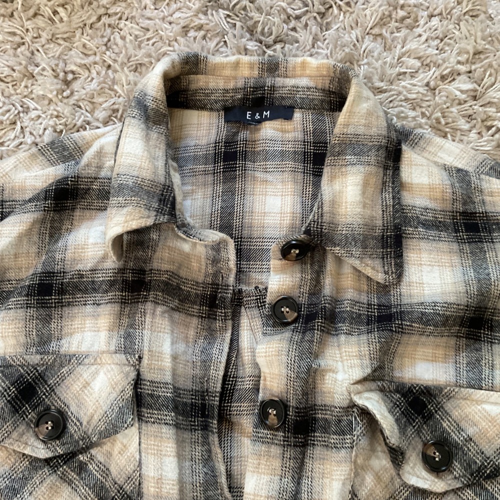 E&M Tan and Black Plaid Button Down Shacket Oversized Flannel Shirt Large - Picture 7 of 13